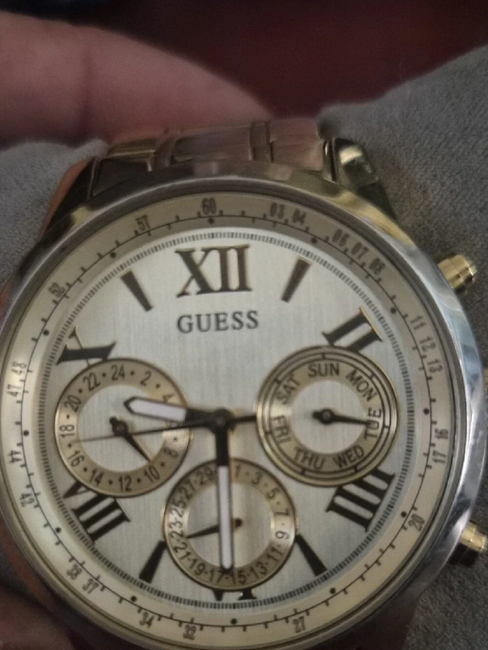 Guess Gold Tone Men's Chronograph Bracelet Watch Really Nice Watch. Nwot